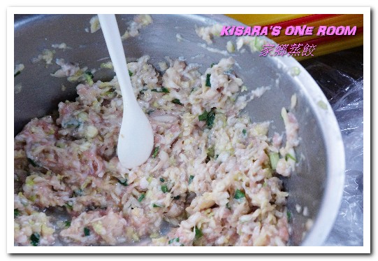 家鄉蒸餃：台中南屯區小吃．美味獨門辣母鍋貼加黑毛豬肉餡蒸餃／冷凍手工水餃──家鄉蒸餃