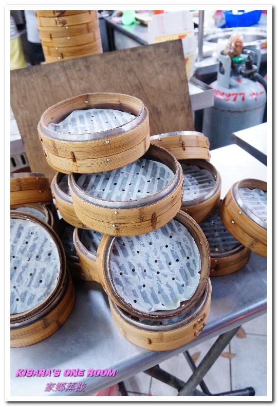 家鄉蒸餃：台中南屯區小吃．美味獨門辣母鍋貼加黑毛豬肉餡蒸餃／冷凍手工水餃──家鄉蒸餃