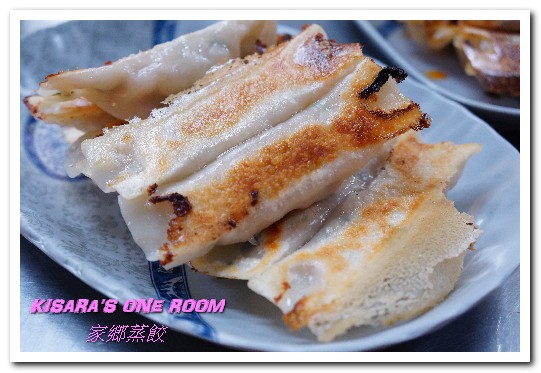 家鄉蒸餃：台中南屯區小吃．美味獨門辣母鍋貼加黑毛豬肉餡蒸餃／冷凍手工水餃──家鄉蒸餃