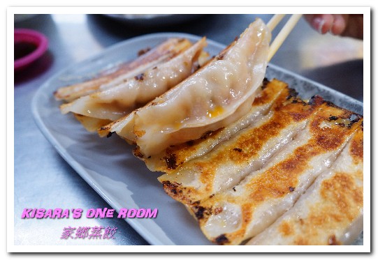 家鄉蒸餃：台中南屯區小吃．美味獨門辣母鍋貼加黑毛豬肉餡蒸餃／冷凍手工水餃──家鄉蒸餃