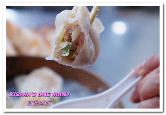 家鄉蒸餃：台中南屯區小吃．美味獨門辣母鍋貼加黑毛豬肉餡蒸餃／冷凍手工水餃──家鄉蒸餃