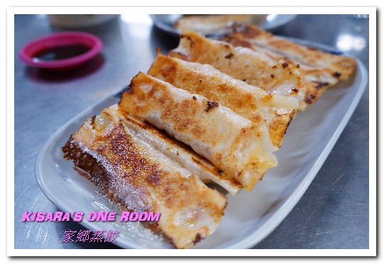 家鄉蒸餃：台中南屯區小吃．美味獨門辣母鍋貼加黑毛豬肉餡蒸餃／冷凍手工水餃──家鄉蒸餃