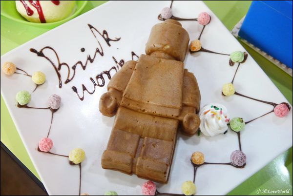 BRICK WORKS樂高積木主題餐廳(高雄店) P1640096_調整大小1.JPG
