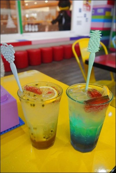 BRICK WORKS樂高積木主題餐廳(高雄店) P1640049_調整大小1.JPG