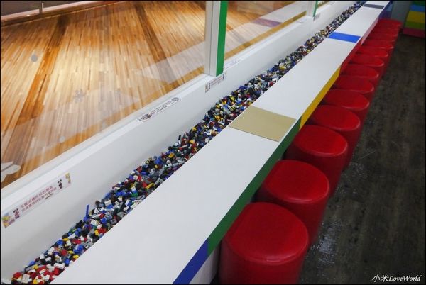 BRICK WORKS樂高積木主題餐廳(高雄店) P1640002_調整大小1.JPG