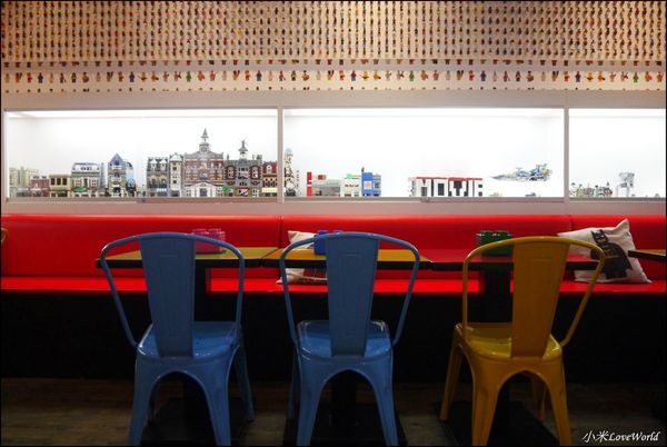 BRICK WORKS樂高積木主題餐廳(高雄店) P1640012_調整大小1.JPG