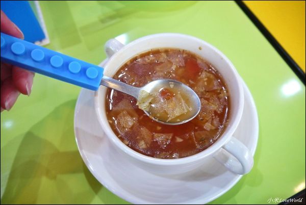 BRICK WORKS樂高積木主題餐廳(高雄店) P1640011_調整大小1.JPG