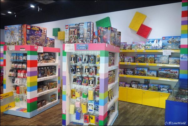 BRICK WORKS樂高積木主題餐廳(高雄店) P1640037_調整大小1.JPG