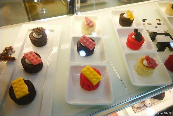 BRICK WORKS樂高積木主題餐廳(高雄店) P1630999_調整大小1.JPG