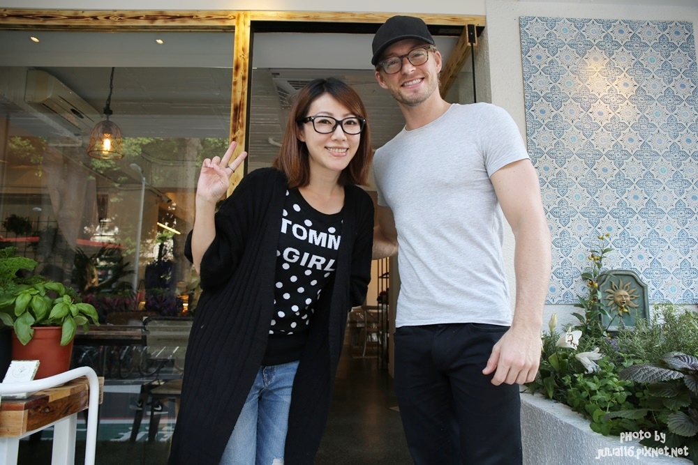 1482047538-3013683293