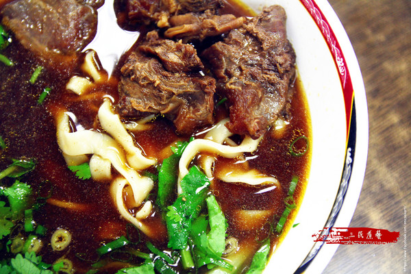 三民煮藝:【新北市新店區。小吃】三民煮藝 招牌椒香系列 香麻辣平衡夠味 一吃上癮 心中排行第一名 小碧潭捷運站