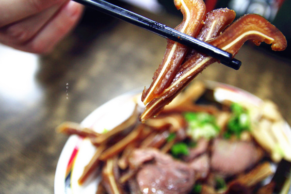 三民煮藝:【新北市新店區。小吃】三民煮藝 招牌椒香系列 香麻辣平衡夠味 一吃上癮 心中排行第一名 小碧潭捷運站