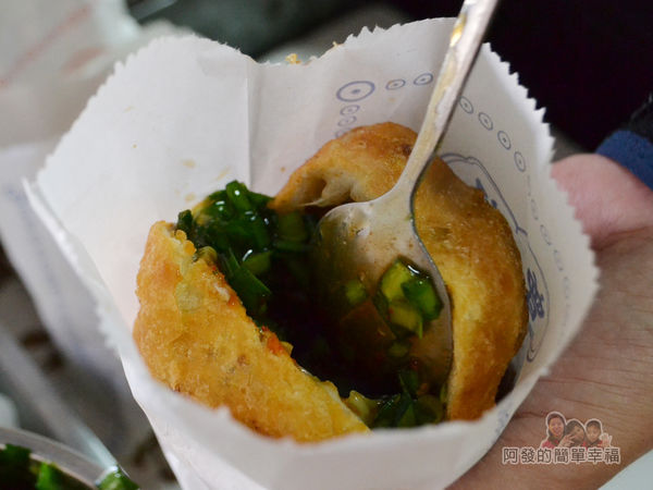 曾記餡餅12-切開餡餅塞入醬