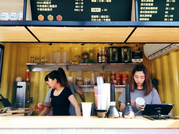 COMMUNE A7：Commune A7貨櫃市集│台北信義區下起了初雪│到市集也能體驗韓劇鬼怪、藍色大海的初雪場景