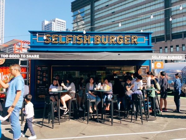 COMMUNE A7：Commune A7貨櫃市集│台北信義區下起了初雪│到市集也能體驗韓劇鬼怪、藍色大海的初雪場景