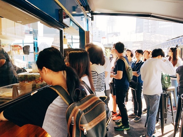 COMMUNE A7：Commune A7貨櫃市集│台北信義區下起了初雪│到市集也能體驗韓劇鬼怪、藍色大海的初雪場景