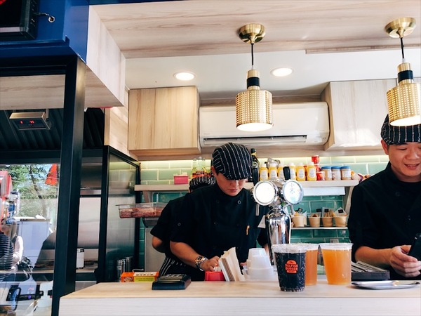 COMMUNE A7：Commune A7貨櫃市集│台北信義區下起了初雪│到市集也能體驗韓劇鬼怪、藍色大海的初雪場景