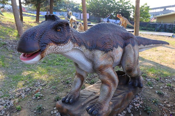 百果山探索樂園：【彰化景點】百果山探索樂園恐龍出沒~騎乘恐龍坐騎/占地8000坪/梁龍溜滑梯/三角龍攀岩/大暴龍恐攻/9D虛擬實境體驗館