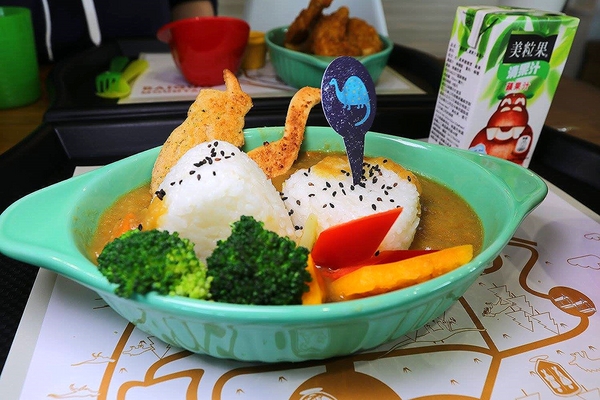 百果山探索樂園：【彰化景點】百果山探索樂園恐龍出沒~騎乘恐龍坐騎/占地8000坪/梁龍溜滑梯/三角龍攀岩/大暴龍恐攻/9D虛擬實境體驗館