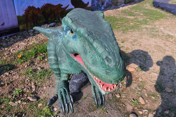 百果山探索樂園：【彰化景點】百果山探索樂園恐龍出沒~騎乘恐龍坐騎/占地8000坪/梁龍溜滑梯/三角龍攀岩/大暴龍恐攻/9D虛擬實境體驗館