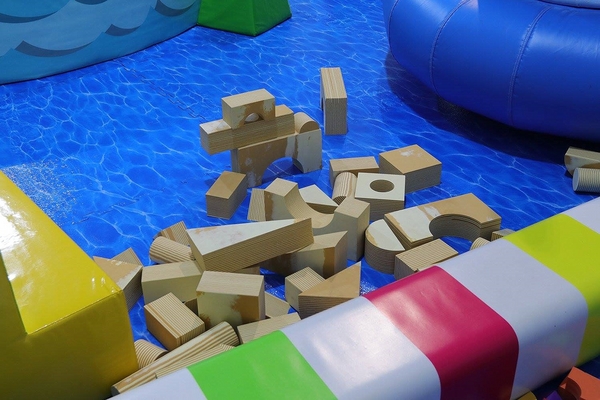 百果山探索樂園：【彰化景點】百果山探索樂園恐龍出沒~騎乘恐龍坐騎/占地8000坪/梁龍溜滑梯/三角龍攀岩/大暴龍恐攻/9D虛擬實境體驗館