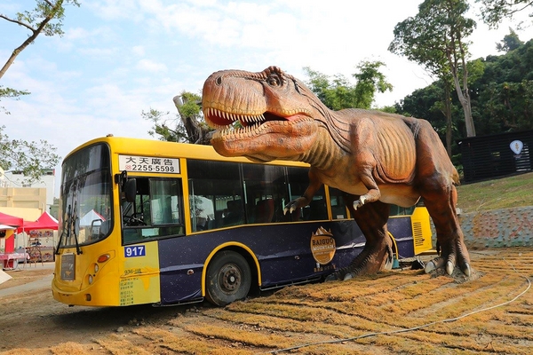 百果山探索樂園：【彰化景點】百果山探索樂園恐龍出沒~騎乘恐龍坐騎/占地8000坪/梁龍溜滑梯/三角龍攀岩/大暴龍恐攻/9D虛擬實境體驗館
