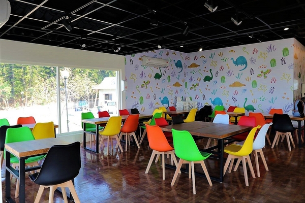 百果山探索樂園：【彰化景點】百果山探索樂園恐龍出沒~騎乘恐龍坐騎/占地8000坪/梁龍溜滑梯/三角龍攀岩/大暴龍恐攻/9D虛擬實境體驗館