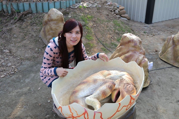 百果山探索樂園：【彰化景點】百果山探索樂園恐龍出沒~騎乘恐龍坐騎/占地8000坪/梁龍溜滑梯/三角龍攀岩/大暴龍恐攻/9D虛擬實境體驗館