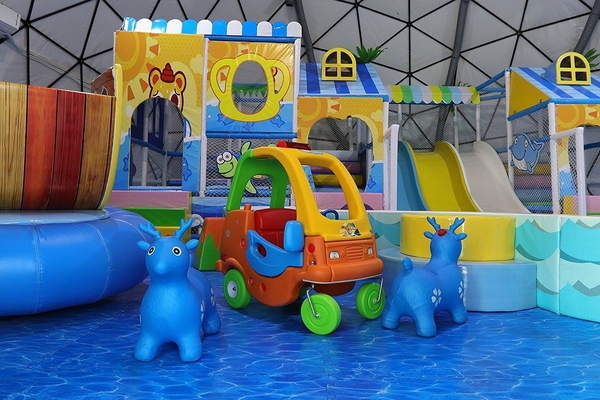 百果山探索樂園：【彰化景點】百果山探索樂園恐龍出沒~騎乘恐龍坐騎/占地8000坪/梁龍溜滑梯/三角龍攀岩/大暴龍恐攻/9D虛擬實境體驗館