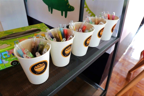 百果山探索樂園：【彰化景點】百果山探索樂園恐龍出沒~騎乘恐龍坐騎/占地8000坪/梁龍溜滑梯/三角龍攀岩/大暴龍恐攻/9D虛擬實境體驗館