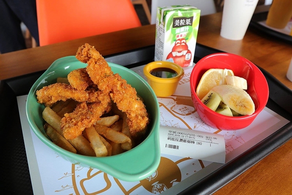 百果山探索樂園：【彰化景點】百果山探索樂園恐龍出沒~騎乘恐龍坐騎/占地8000坪/梁龍溜滑梯/三角龍攀岩/大暴龍恐攻/9D虛擬實境體驗館