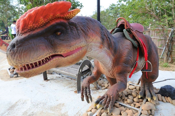 百果山探索樂園：【彰化景點】百果山探索樂園恐龍出沒~騎乘恐龍坐騎/占地8000坪/梁龍溜滑梯/三角龍攀岩/大暴龍恐攻/9D虛擬實境體驗館
