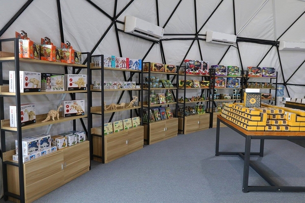 百果山探索樂園：【彰化景點】百果山探索樂園恐龍出沒~騎乘恐龍坐騎/占地8000坪/梁龍溜滑梯/三角龍攀岩/大暴龍恐攻/9D虛擬實境體驗館