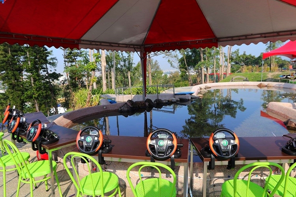 百果山探索樂園：【彰化景點】百果山探索樂園恐龍出沒~騎乘恐龍坐騎/占地8000坪/梁龍溜滑梯/三角龍攀岩/大暴龍恐攻/9D虛擬實境體驗館