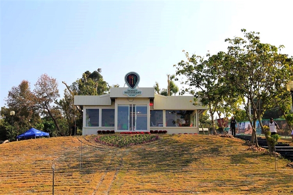 百果山探索樂園：【彰化景點】百果山探索樂園恐龍出沒~騎乘恐龍坐騎/占地8000坪/梁龍溜滑梯/三角龍攀岩/大暴龍恐攻/9D虛擬實境體驗館