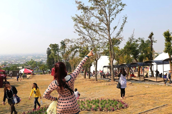 百果山探索樂園：【彰化景點】百果山探索樂園恐龍出沒~騎乘恐龍坐騎/占地8000坪/梁龍溜滑梯/三角龍攀岩/大暴龍恐攻/9D虛擬實境體驗館