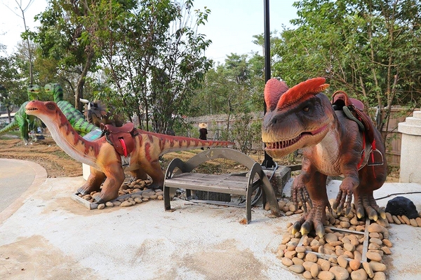 百果山探索樂園：【彰化景點】百果山探索樂園恐龍出沒~騎乘恐龍坐騎/占地8000坪/梁龍溜滑梯/三角龍攀岩/大暴龍恐攻/9D虛擬實境體驗館