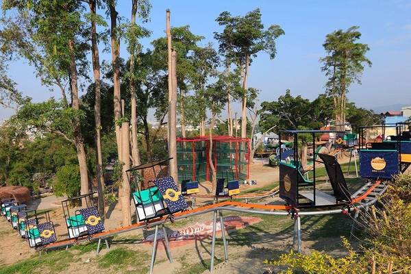 百果山探索樂園：【彰化景點】百果山探索樂園恐龍出沒~騎乘恐龍坐騎/占地8000坪/梁龍溜滑梯/三角龍攀岩/大暴龍恐攻/9D虛擬實境體驗館