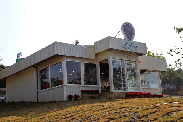 百果山探索樂園：【彰化景點】百果山探索樂園恐龍出沒~騎乘恐龍坐騎/占地8000坪/梁龍溜滑梯/三角龍攀岩/大暴龍恐攻/9D虛擬實境體驗館