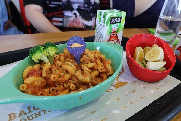 百果山探索樂園：【彰化景點】百果山探索樂園恐龍出沒~騎乘恐龍坐騎/占地8000坪/梁龍溜滑梯/三角龍攀岩/大暴龍恐攻/9D虛擬實境體驗館