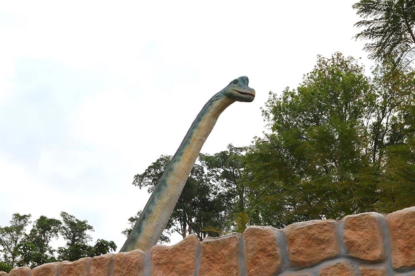 百果山探索樂園：【彰化景點】百果山探索樂園恐龍出沒~騎乘恐龍坐騎/占地8000坪/梁龍溜滑梯/三角龍攀岩/大暴龍恐攻/9D虛擬實境體驗館