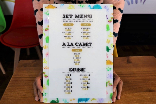 百果山探索樂園：【彰化景點】百果山探索樂園恐龍出沒~騎乘恐龍坐騎/占地8000坪/梁龍溜滑梯/三角龍攀岩/大暴龍恐攻/9D虛擬實境體驗館