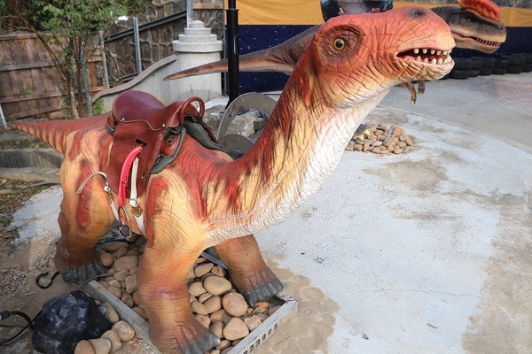 百果山探索樂園：【彰化景點】百果山探索樂園恐龍出沒~騎乘恐龍坐騎/占地8000坪/梁龍溜滑梯/三角龍攀岩/大暴龍恐攻/9D虛擬實境體驗館