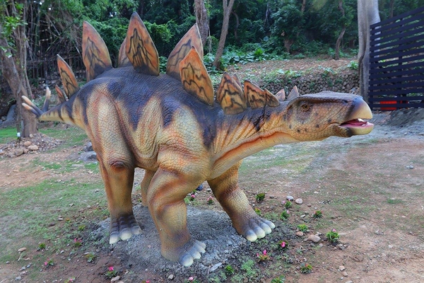 百果山探索樂園：【彰化景點】百果山探索樂園恐龍出沒~騎乘恐龍坐騎/占地8000坪/梁龍溜滑梯/三角龍攀岩/大暴龍恐攻/9D虛擬實境體驗館