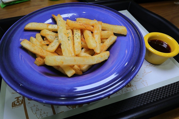 百果山探索樂園：【彰化景點】百果山探索樂園恐龍出沒~騎乘恐龍坐騎/占地8000坪/梁龍溜滑梯/三角龍攀岩/大暴龍恐攻/9D虛擬實境體驗館