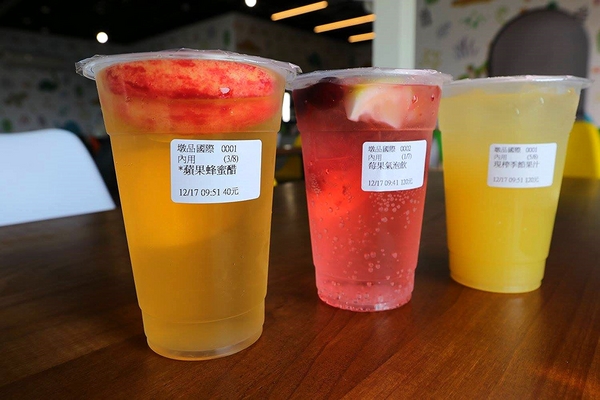 百果山探索樂園：【彰化景點】百果山探索樂園恐龍出沒~騎乘恐龍坐騎/占地8000坪/梁龍溜滑梯/三角龍攀岩/大暴龍恐攻/9D虛擬實境體驗館