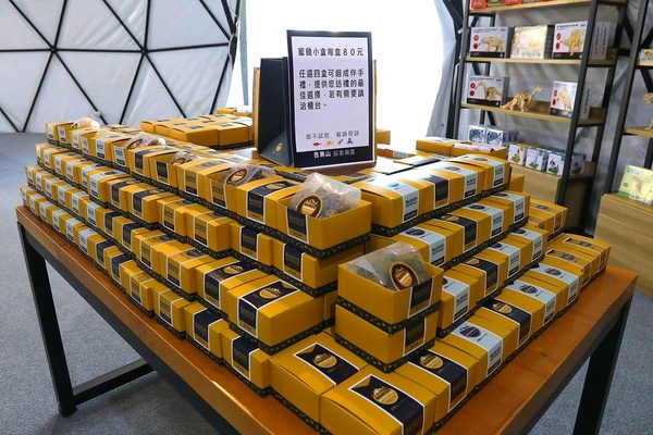 百果山探索樂園：【彰化景點】百果山探索樂園恐龍出沒~騎乘恐龍坐騎/占地8000坪/梁龍溜滑梯/三角龍攀岩/大暴龍恐攻/9D虛擬實境體驗館