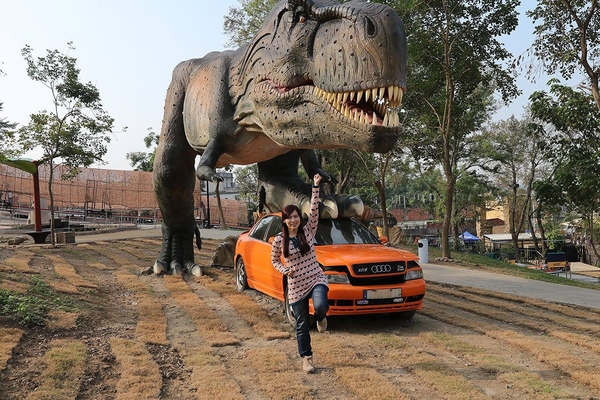 百果山探索樂園：【彰化景點】百果山探索樂園恐龍出沒~騎乘恐龍坐騎/占地8000坪/梁龍溜滑梯/三角龍攀岩/大暴龍恐攻/9D虛擬實境體驗館