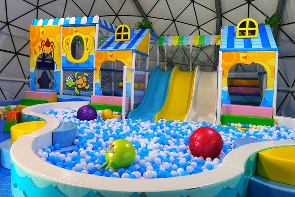 百果山探索樂園：【彰化景點】百果山探索樂園恐龍出沒~騎乘恐龍坐騎/占地8000坪/梁龍溜滑梯/三角龍攀岩/大暴龍恐攻/9D虛擬實境體驗館