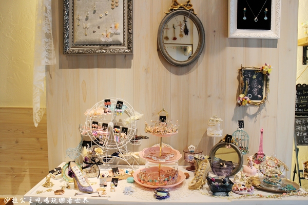 Meetcha Crepes 遇見日式手作可麗餅:新北板橋下午茶『Meetcha Crepes 遇見日式手作可麗餅』手作飾品/捷運新埔站